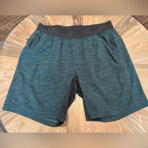 Men's Lululemon Green and Black Athletic Shorts (no liner)
